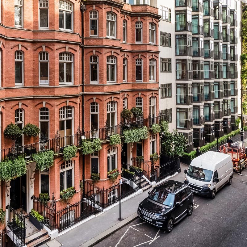 KNIGHTSBRIDGE & MAYFAIR